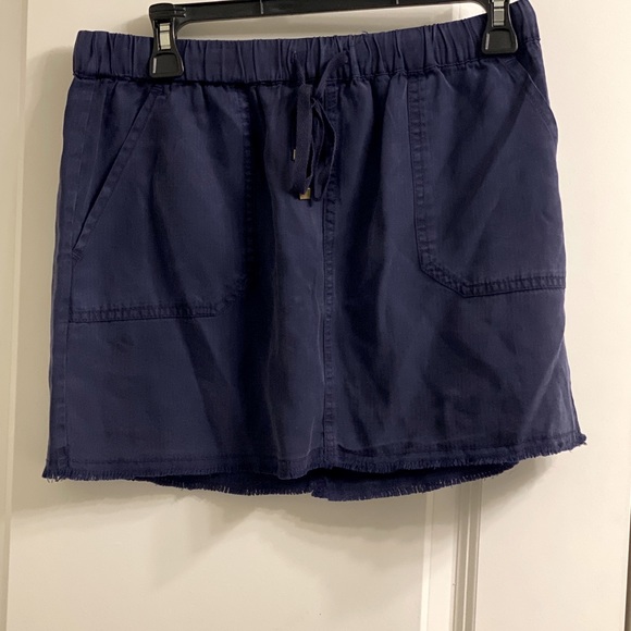 Abbeline tencel navy mini skirt. - Picture 2 of 8